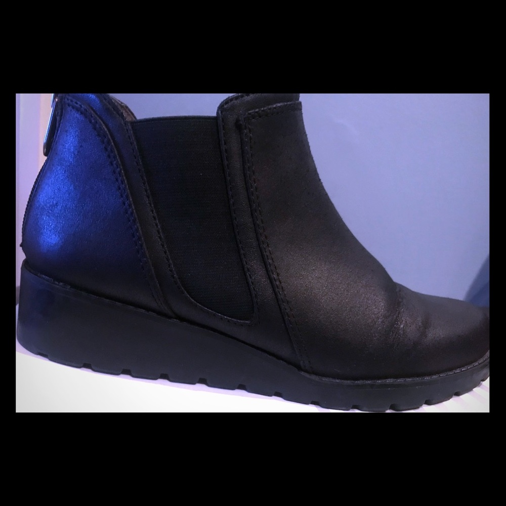 Great condition boots, by Adrienne Vittadini